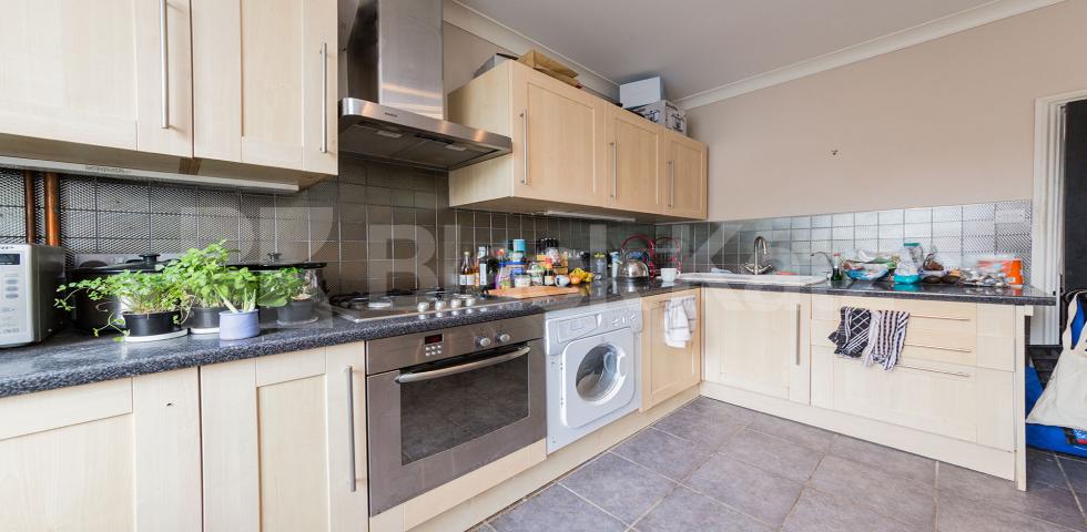 			2 Bedroom, 1 bath, 1 reception Flat			 Kendal Street, Hyde Park
